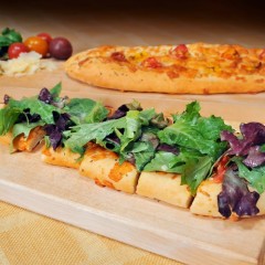 simple-2Bsalad-2Bpizza-2Bhigh-res