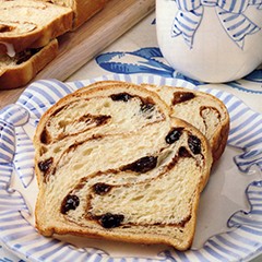 https://www.bridgford.com/bread/wp-content/uploads/2015/07/Cinnamon-Raisin-Swirl-Bread-240x240.jpg