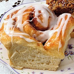 https://www.bridgford.com/bread/wp-content/uploads/2015/07/Mall-Style-Cinnamon-Rolls-240x240.jpg