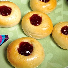 https://www.bridgford.com/bread/wp-content/uploads/2015/07/Strawberry-Cream-Cheese-Kolaches-240x240.jpg