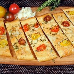 https://www.bridgford.com/bread/wp-content/uploads/2018/02/Flatbread-Rosemary-Tomato-Sliced-Web-240x240.jpg