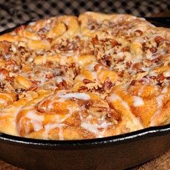 https://www.bridgford.com/foodservice/wp-content/uploads/2016/02/Skillet-Sticky-Buns-240x240.jpg